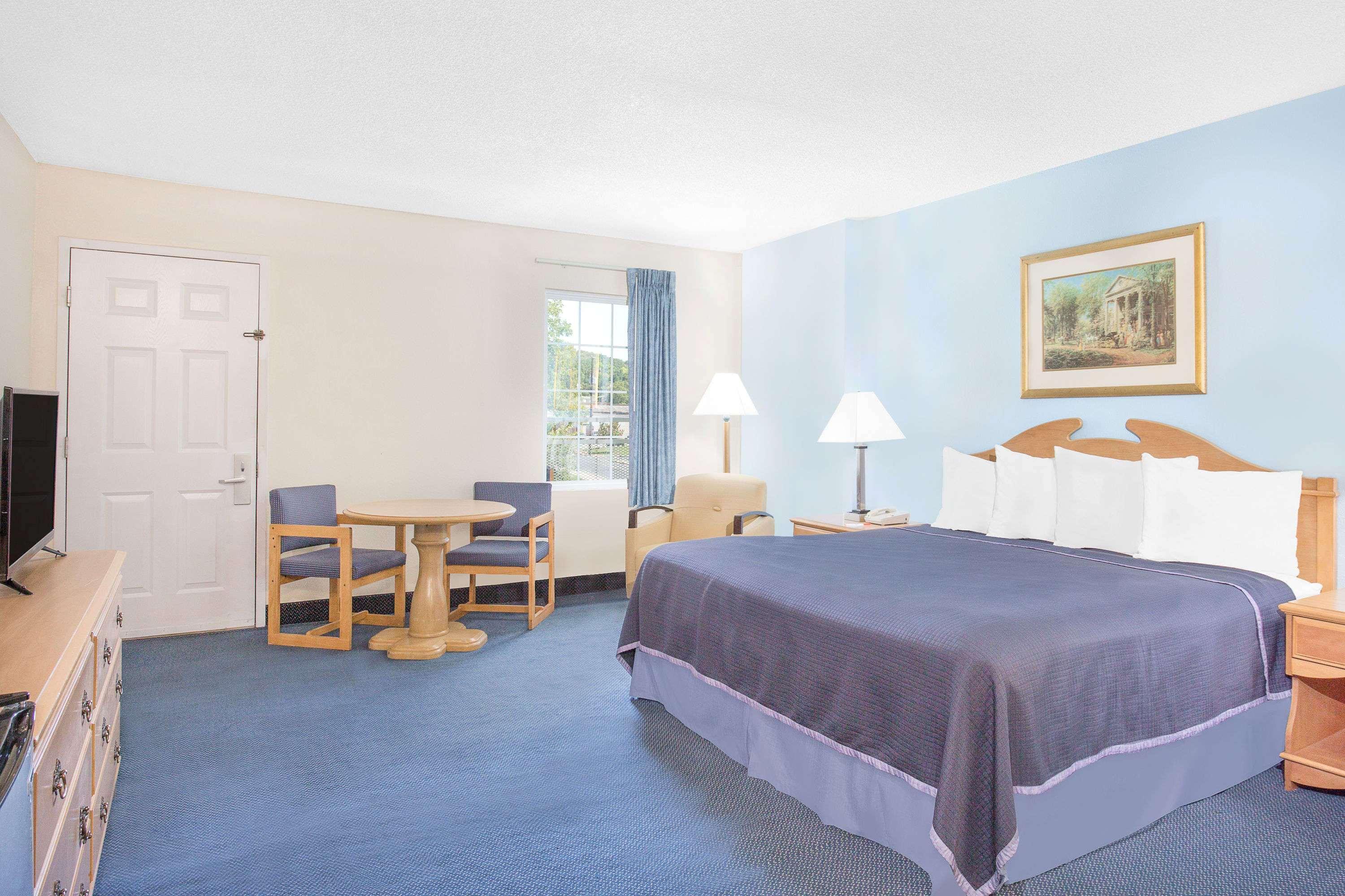 Howard Johnson By Wyndham Staunton Exterior foto