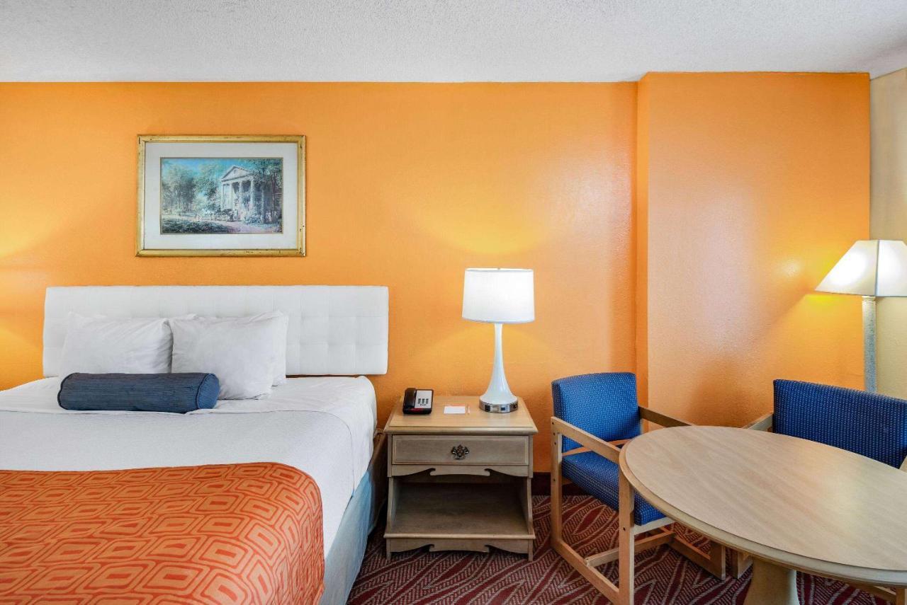 Howard Johnson By Wyndham Staunton Exterior foto