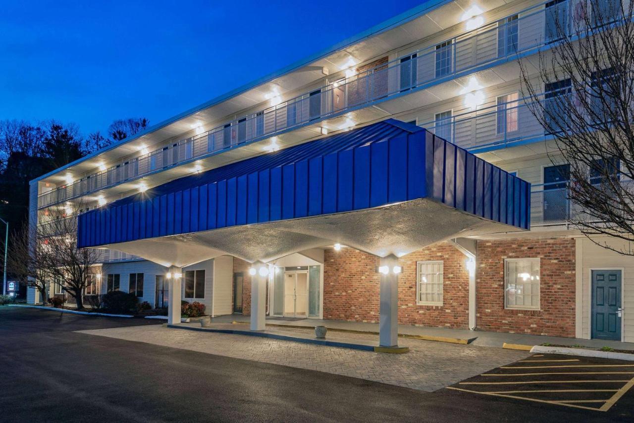 Howard Johnson By Wyndham Staunton Exterior foto